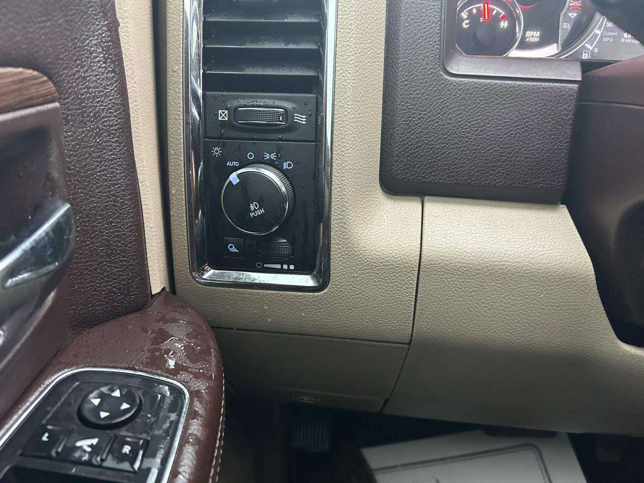 Used 2013 RAM 1500 Laramie w/ Convenience Group AWD/4WD image 28