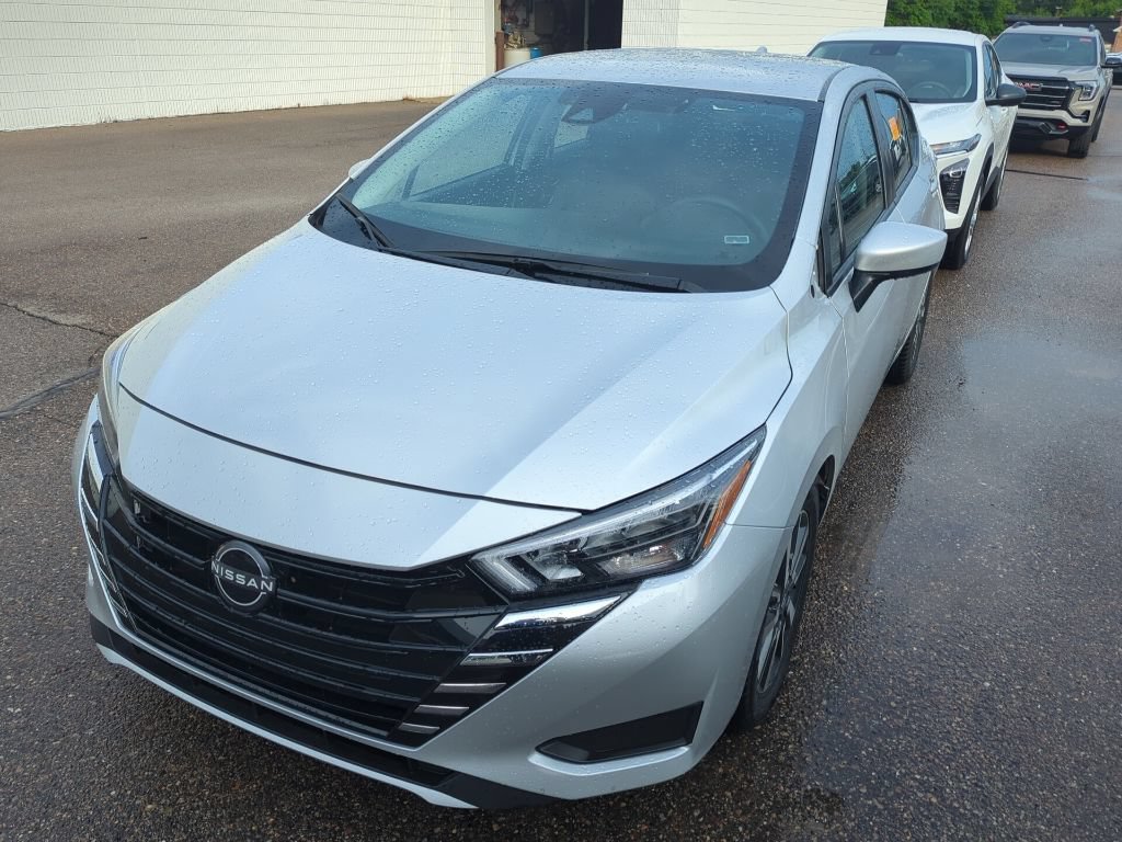 Used 2025 Nissan Versa SV FWD image 5