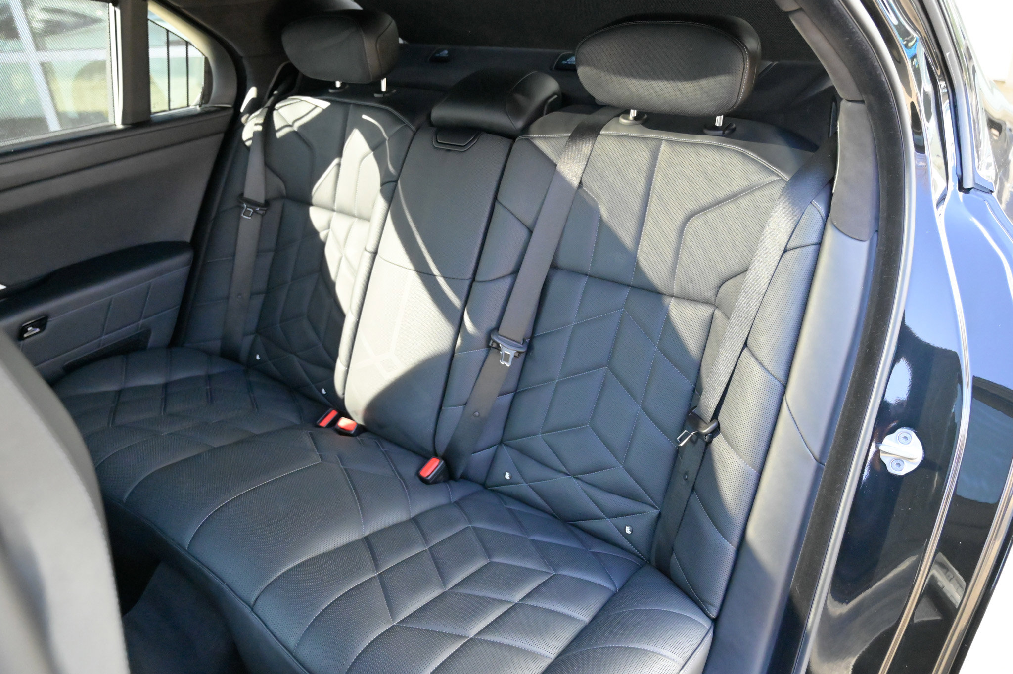 Used 2023 BMW 760i xDrive w/ Executive Package image 37