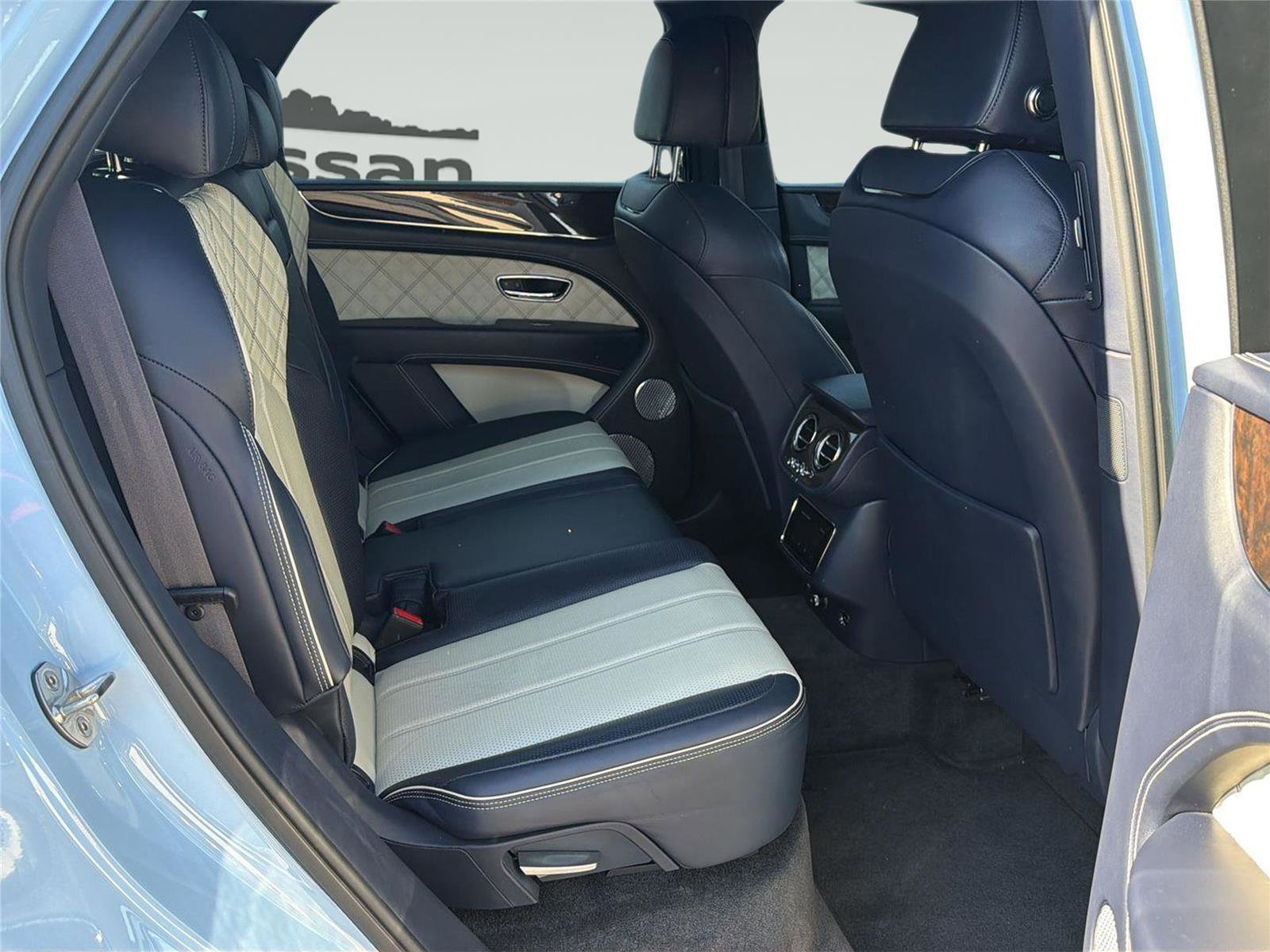 Used 2021 Bentley Bentayga AWD/4WD image 29