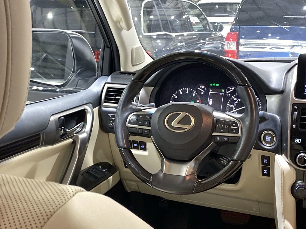 Used 2023 Lexus GX 460 Premium w/ Premium Package image 3
