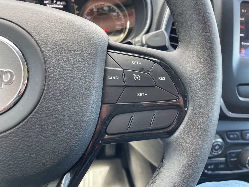 Used 2021 Jeep Cherokee Latitude Plus AWD/4WD image 25