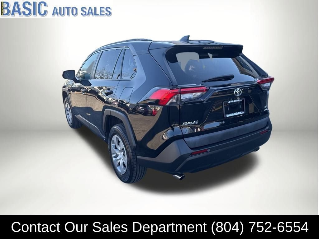 Used 2021 Toyota RAV4 LE image 10