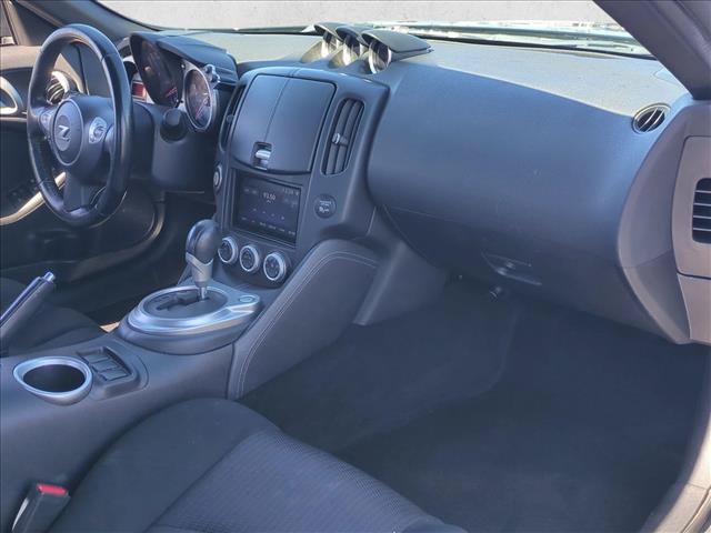 Used 2016 Nissan 370Z Coupe RWD image 17