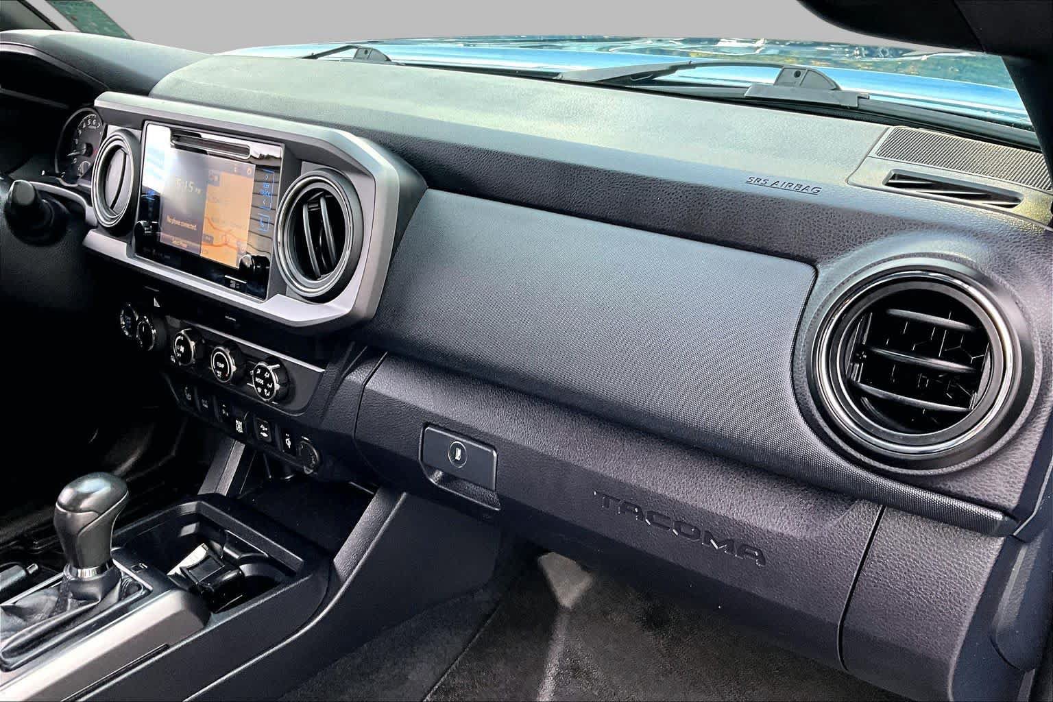 Used 2019 Toyota Tacoma TRD Off-Road w/ Technology Package AWD/4WD image 17
