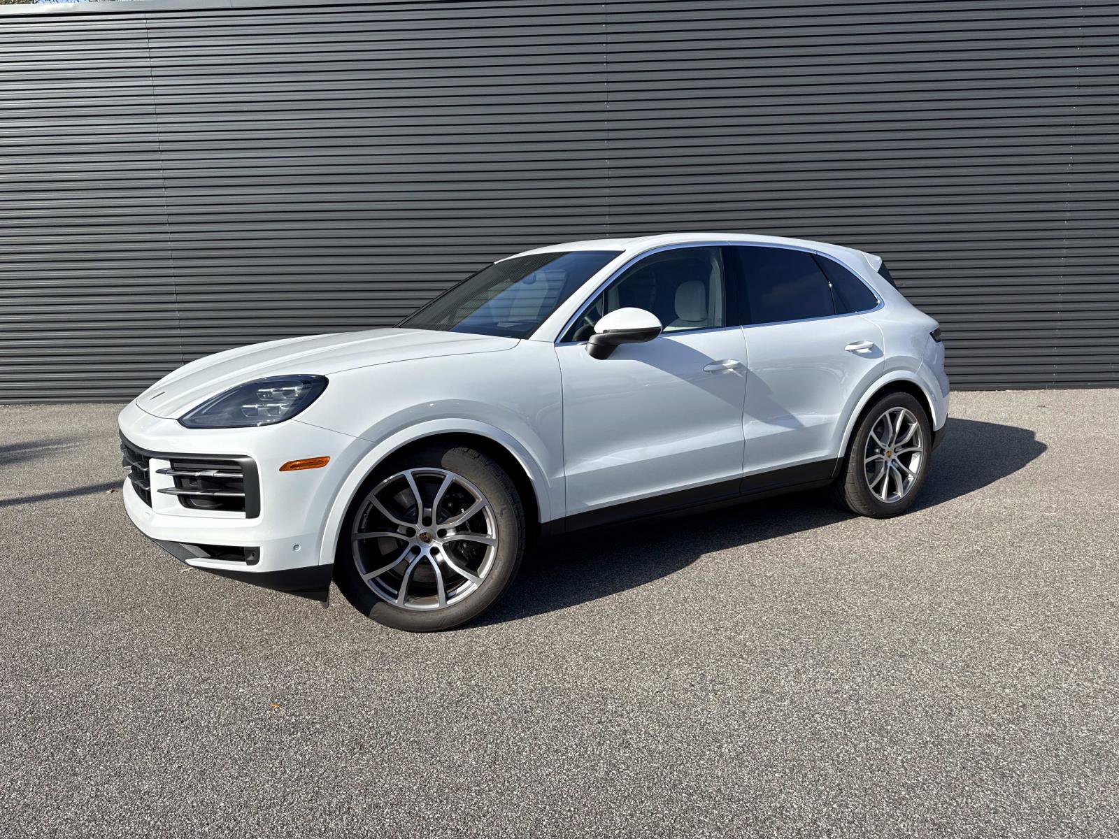 Used 2024 Porsche Cayenne S image 1