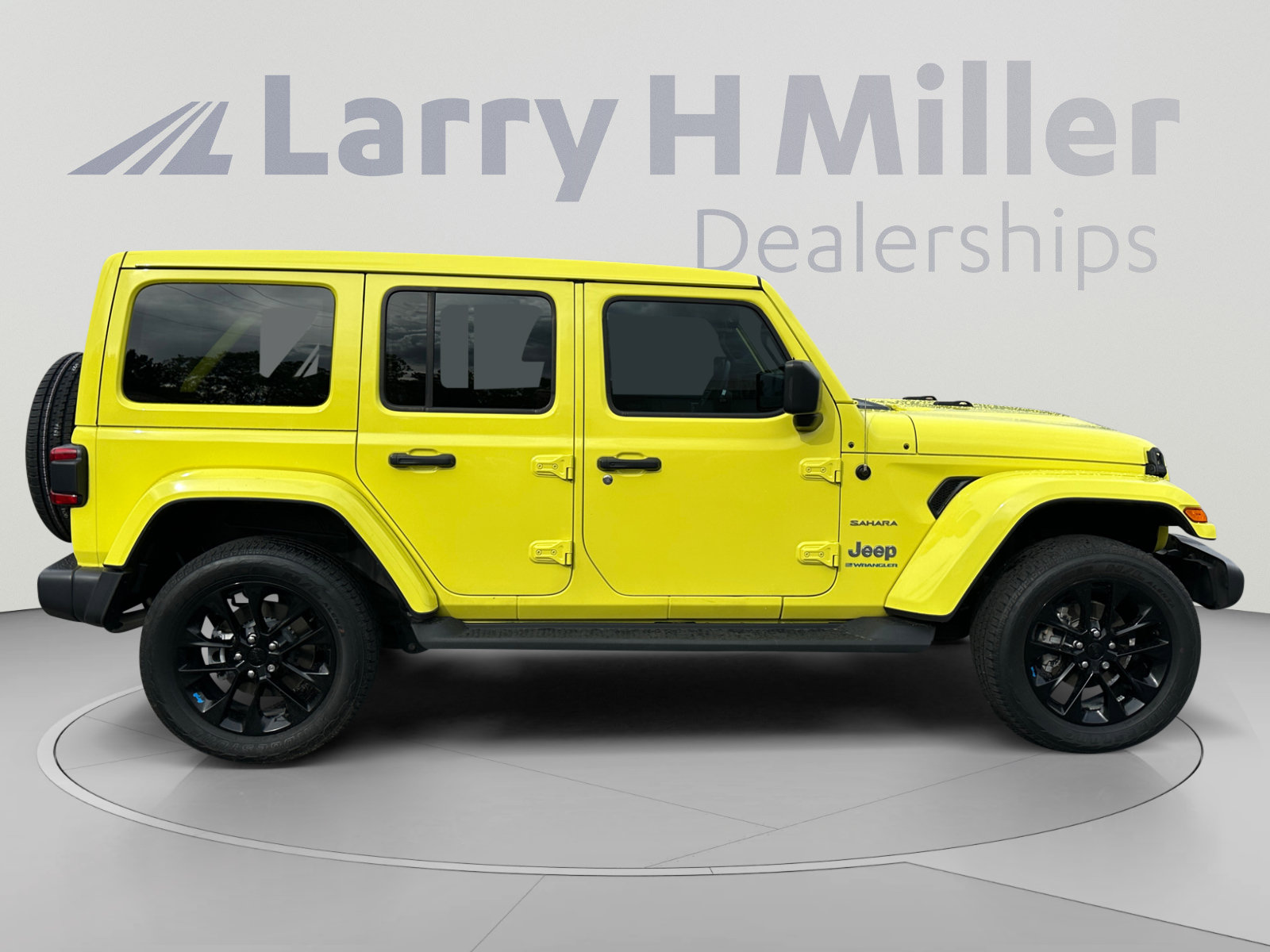Used 2023 Jeep Wrangler Unlimited Sahara AWD/4WD image 6