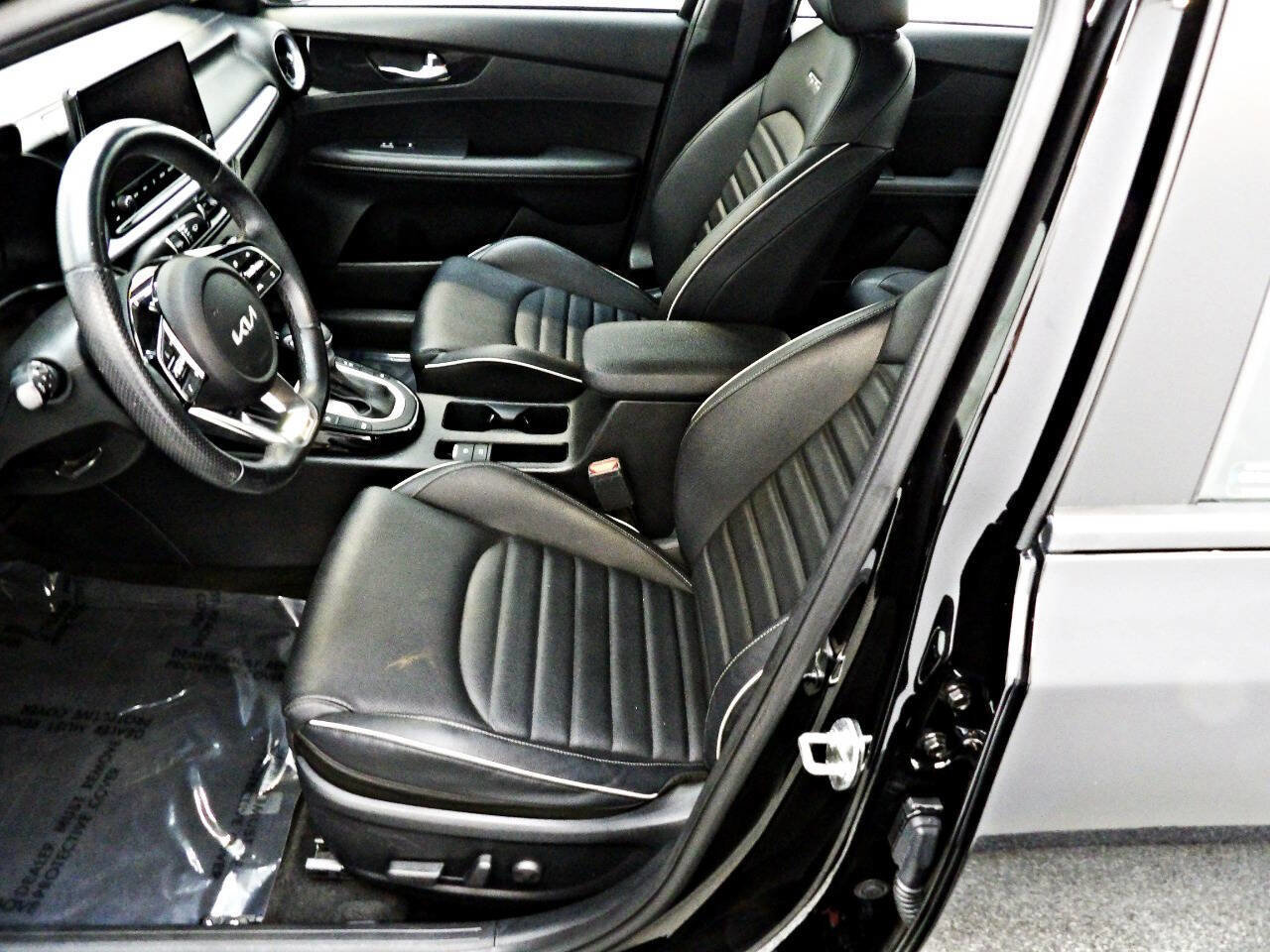 Used 2022 Kia Forte GT-Line w/ GT-Line Premium Package image 8