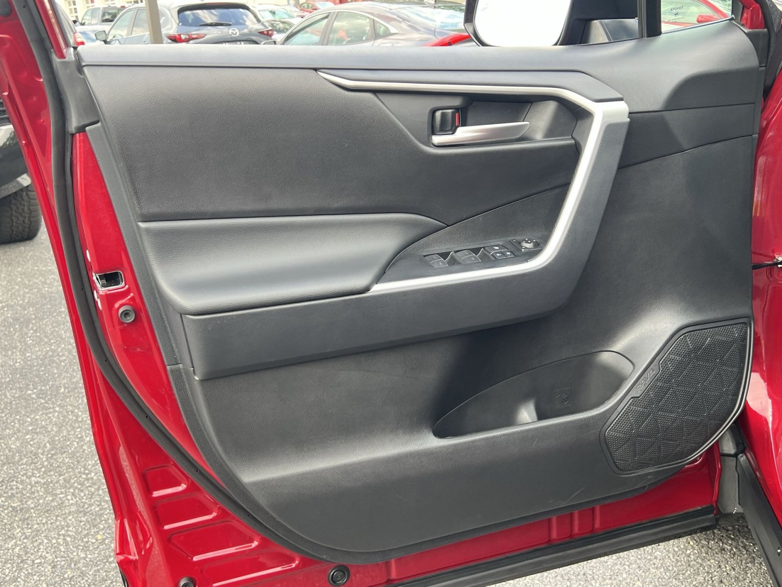 Used 2025 Toyota RAV4 XLE AWD/4WD image 38