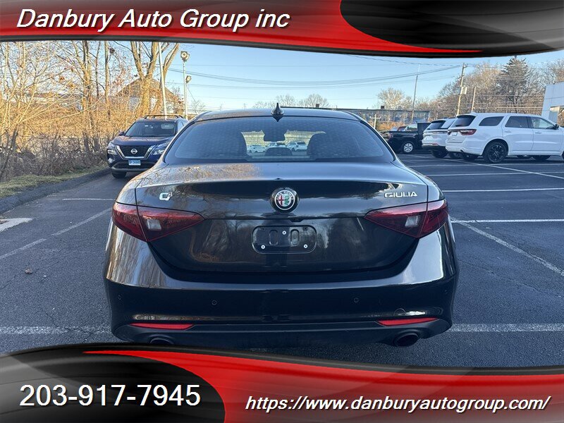 Used 2022 Alfa Romeo Giulia Ti AWD/4WD image 5