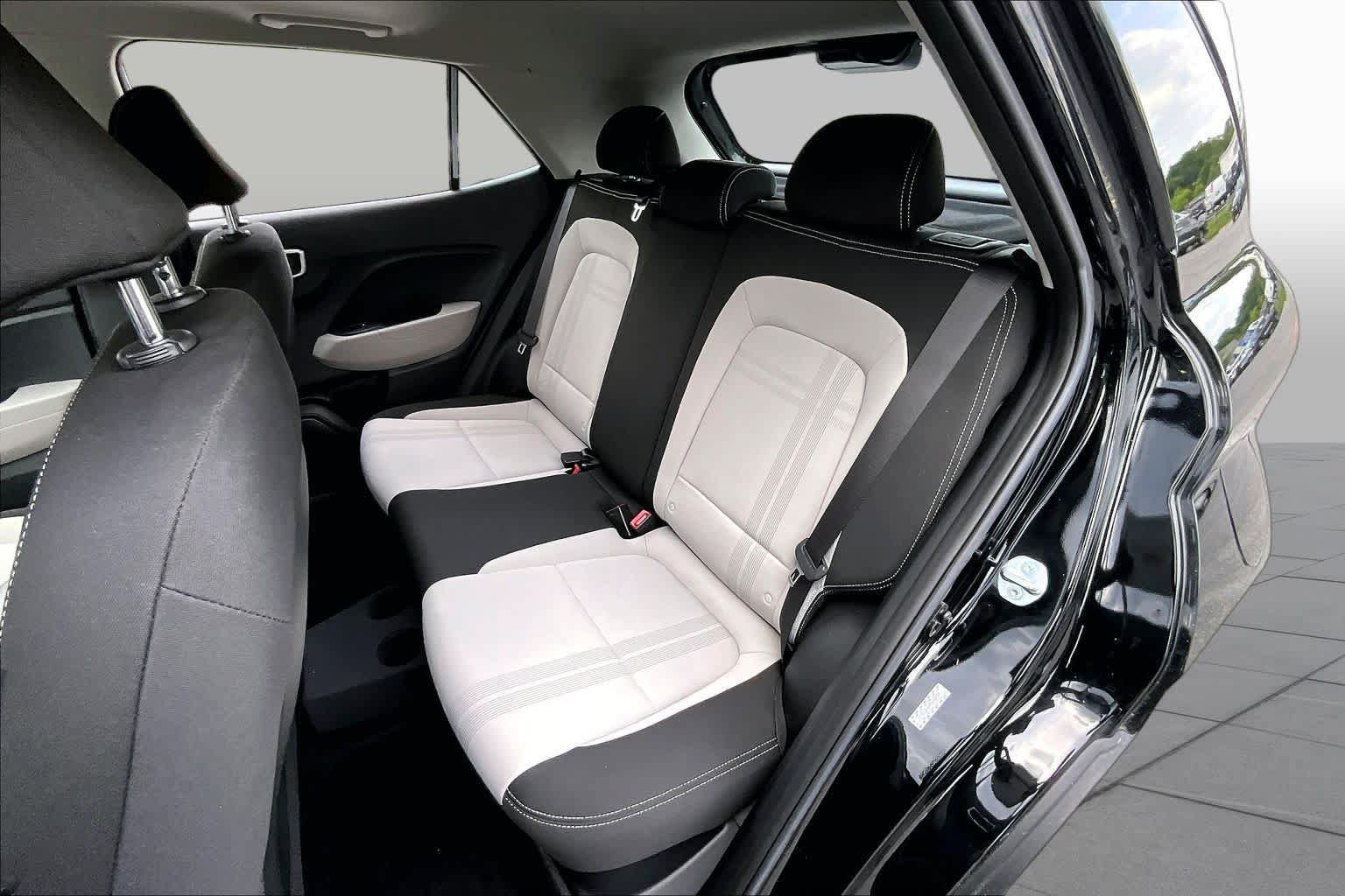 Used 2023 Hyundai Venue SEL w/ Cargo Package FWD image 20