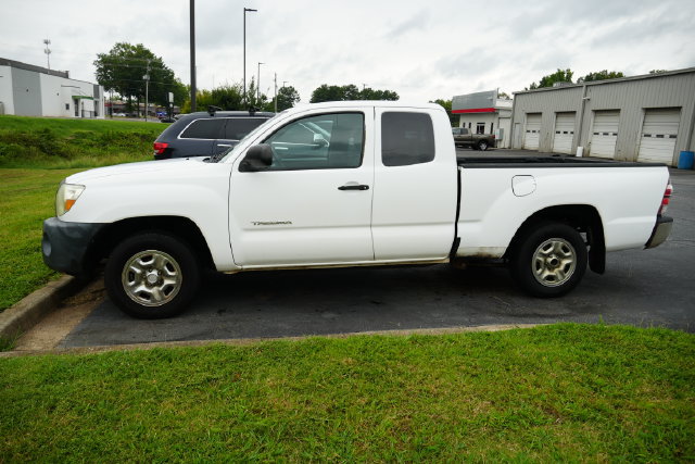 Used 2011 Toyota Tacoma 2WD Access Cab w/ Convenience Pkg image 4