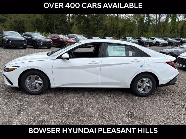 New 2026 Hyundai Elantra SE FWD image 2
