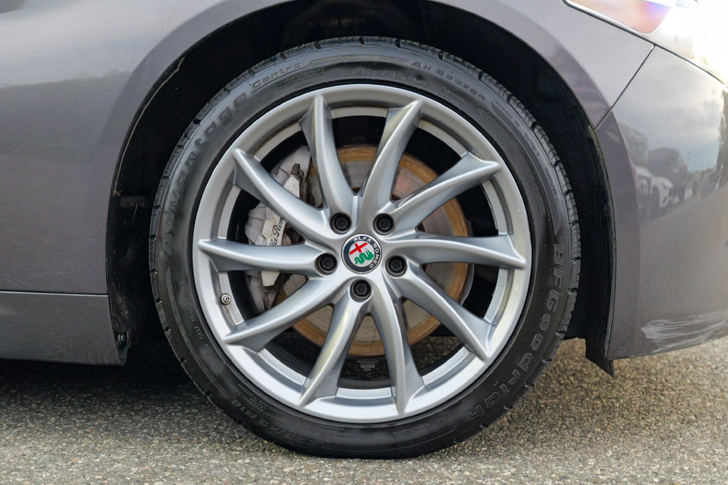 Used 2017 Alfa Romeo Giulia AWD w/ Cold Weather Package image 12