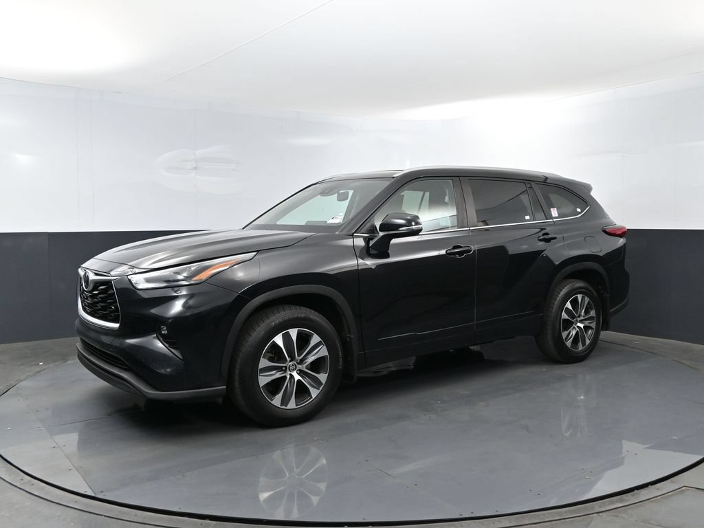 Used 2023 Toyota Highlander XLE AWD/4WD image 1