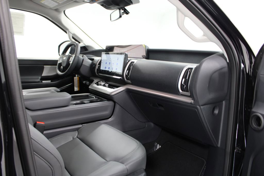 New 2026 Ford Expedition Active image 30