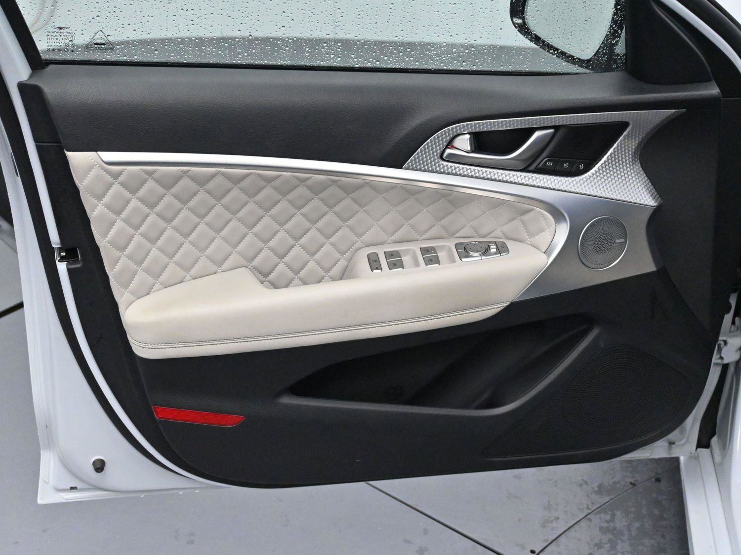 Used 2022 Genesis G70 3.3T w/ Sport Prestige Package image 10