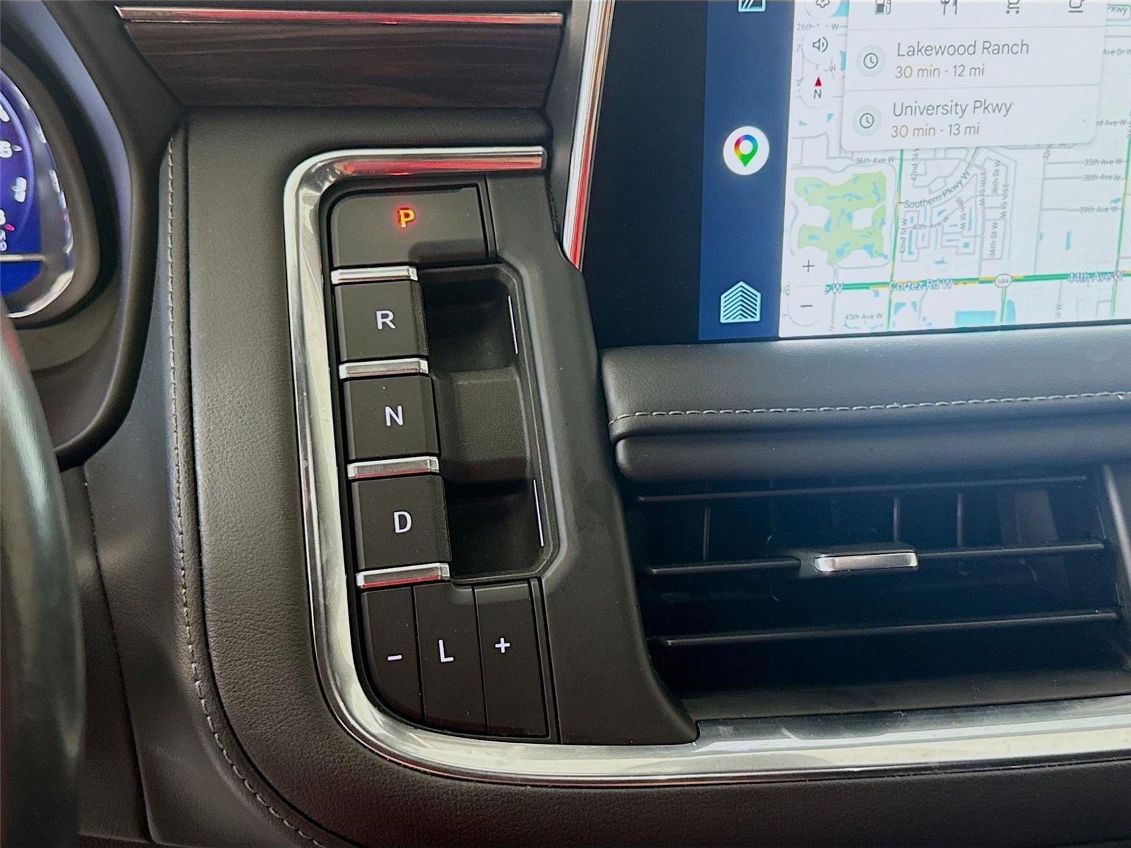 Used 2022 Chevrolet Tahoe LT w/ Luxury Package image 18