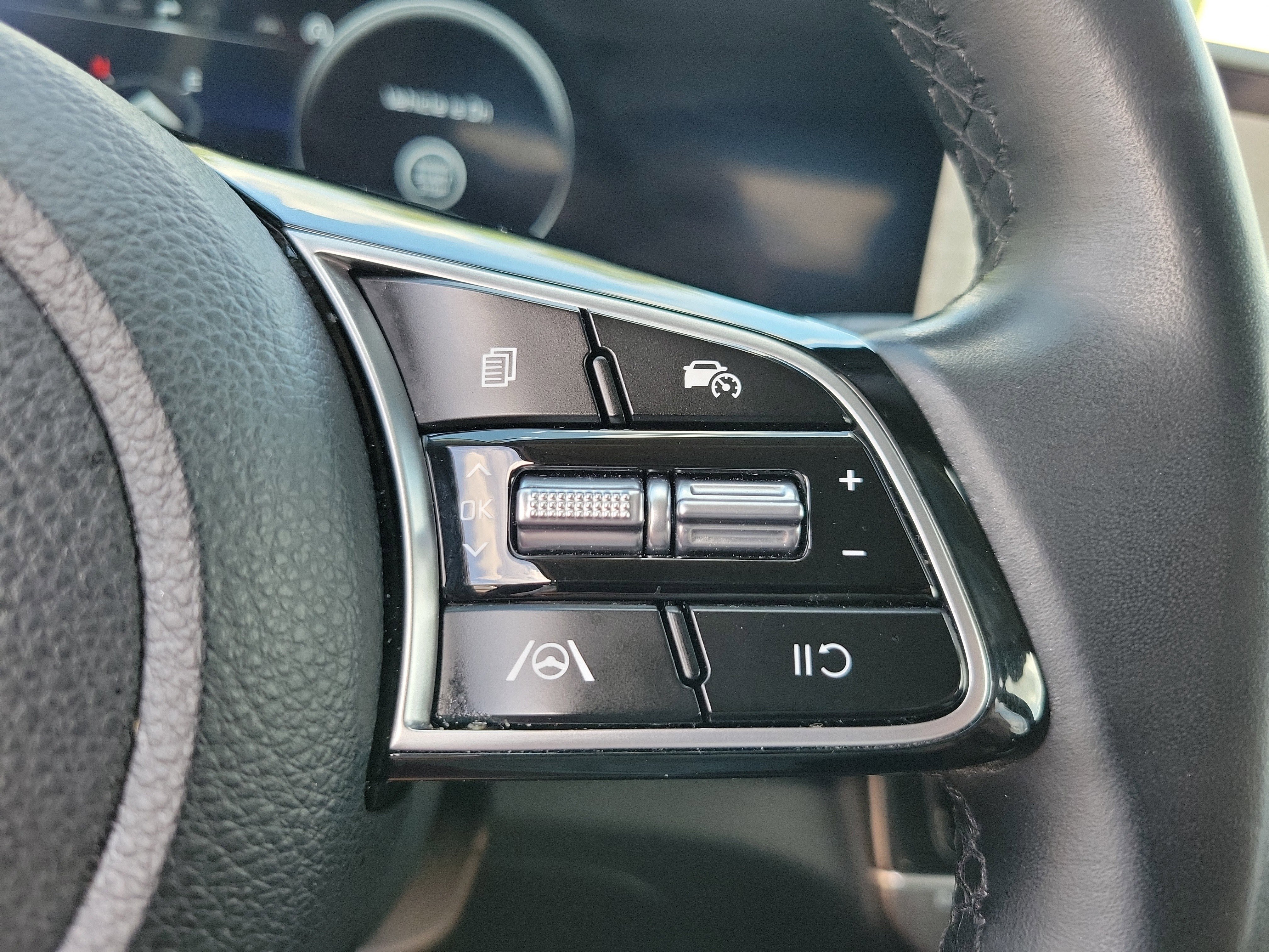 Used 2024 Kia Seltos EX image 19