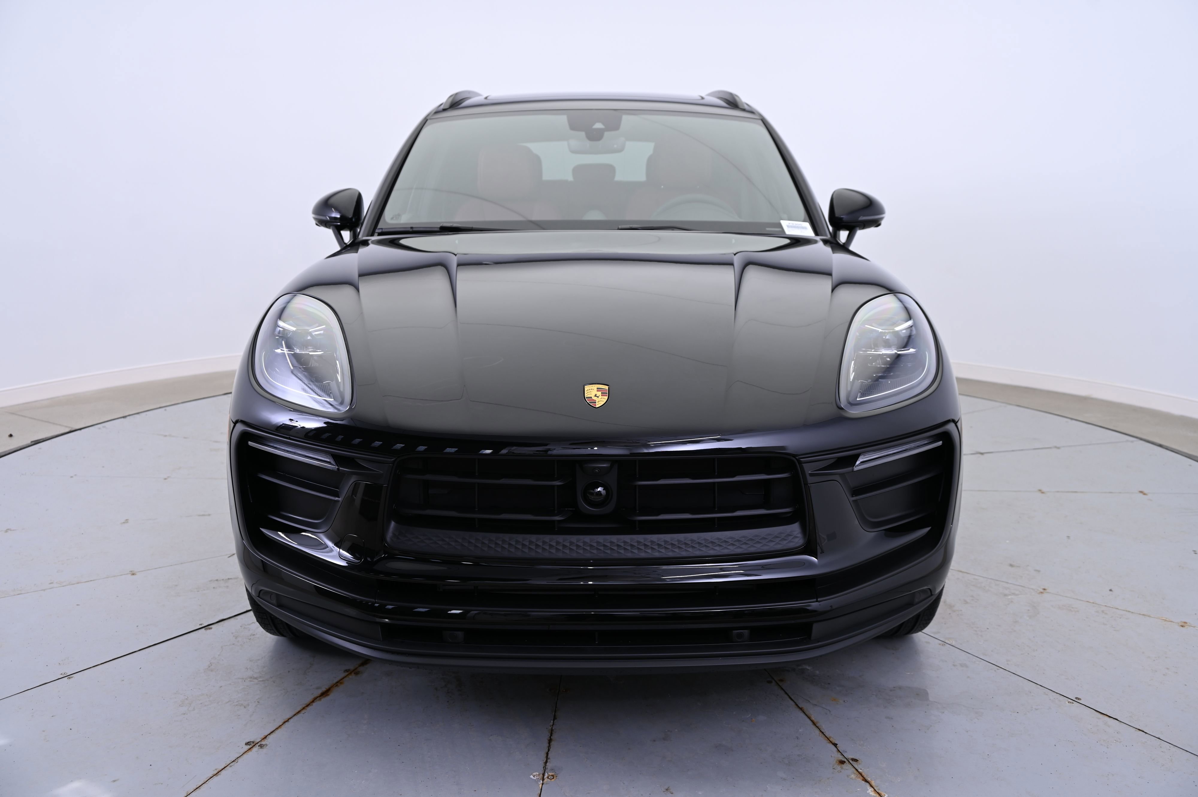 Certified 2025 Porsche Macan image 10