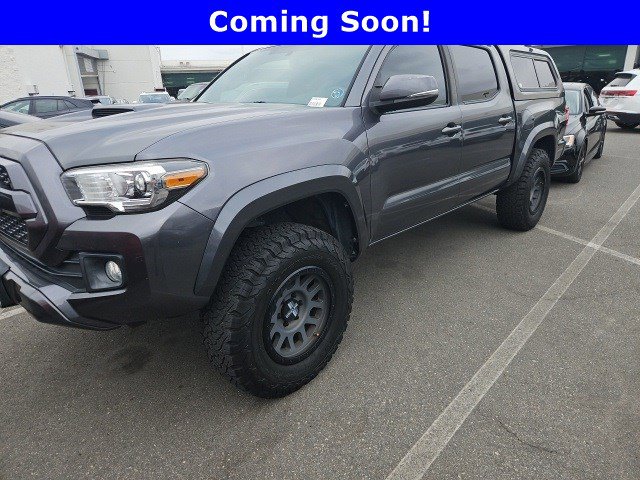 Used 2017 Toyota Tacoma TRD Sport image 1