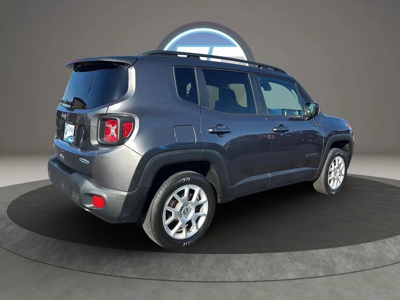 Used 2019 Jeep Renegade Latitude AWD/4WD image 9