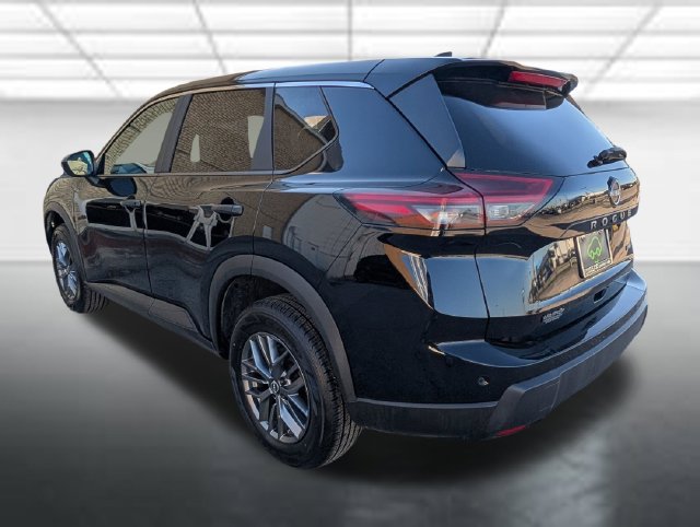 Used 2024 Nissan Rogue S AWD/4WD image 2