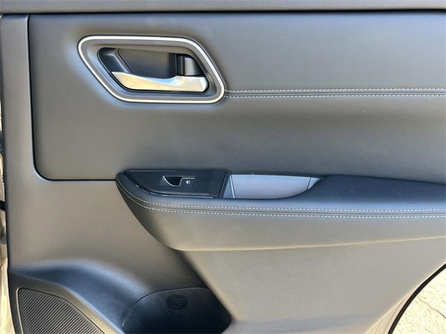 Used 2024 Nissan Rogue Platinum image 23