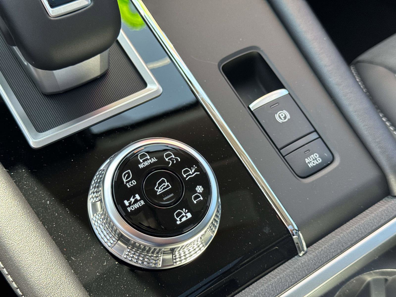 New 2025 Mitsubishi Outlander 4WD Plug-In Hybrid image 28