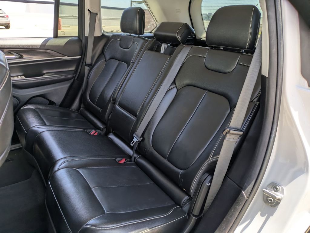 Used 2023 Jeep Grand Cherokee Limited AWD/4WD image 24