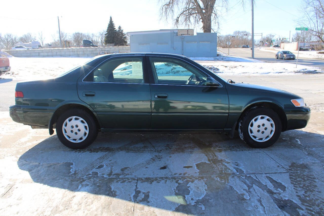Used 1999 Toyota Camry LE image 3
