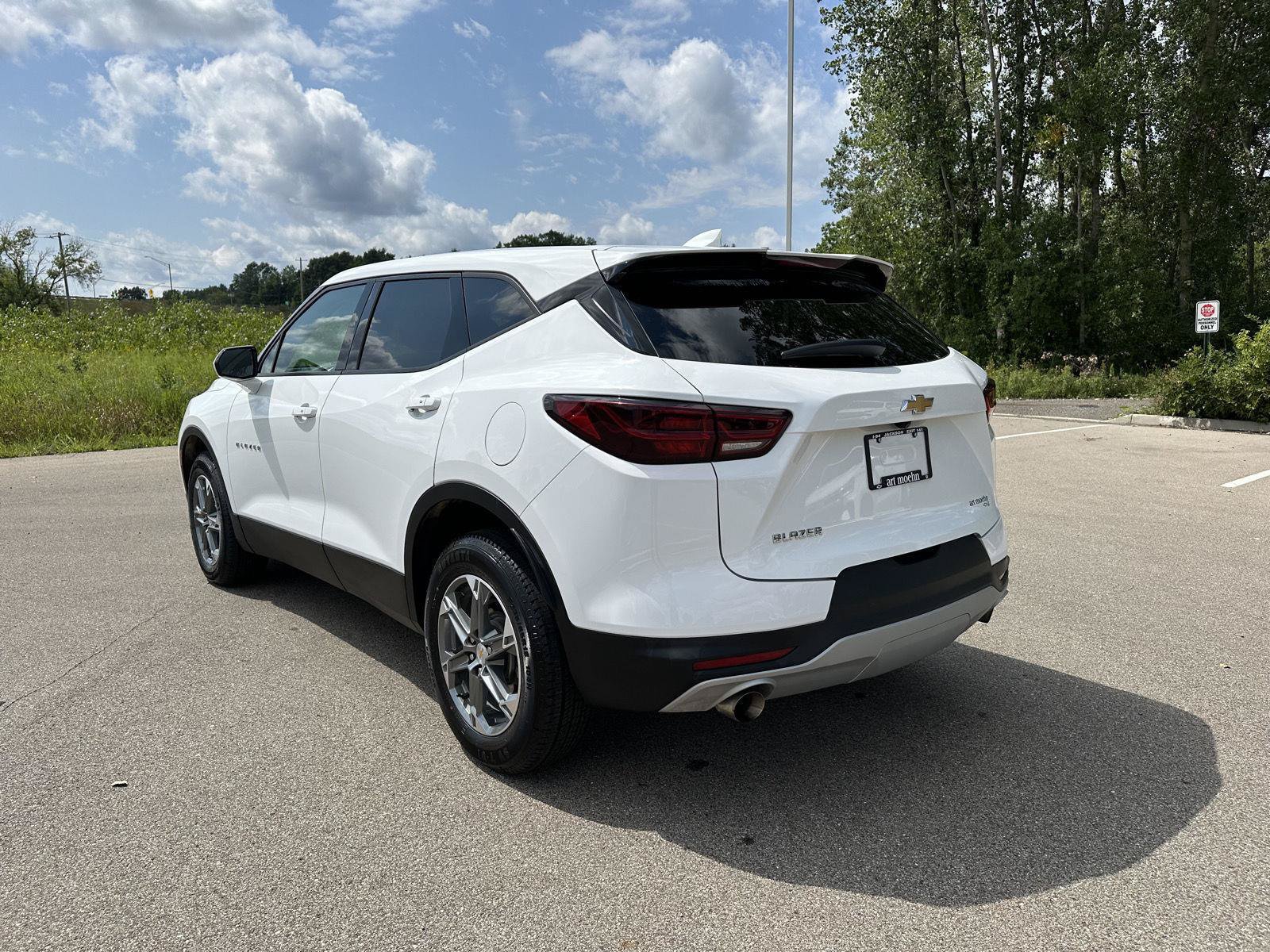 Used 2023 Chevrolet Blazer LT FWD image 3