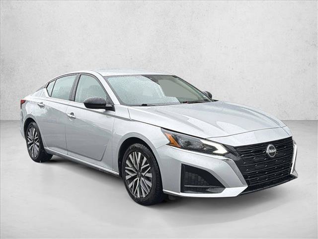 Used 2024 Nissan Altima 2.5 SV FWD image 3