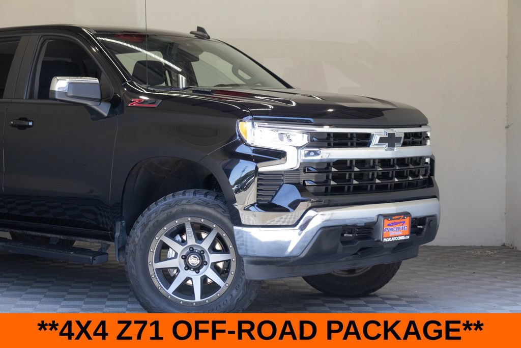 Used 2022 Chevrolet Silverado 1500 LT w/ Z71 Off-Road Package AWD/4WD image 3