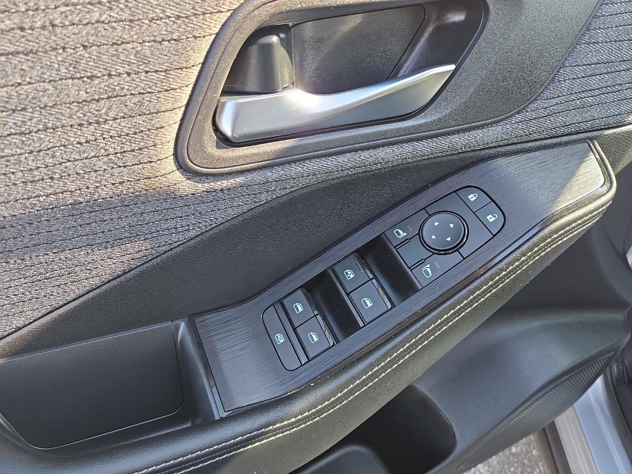 Used 2023 Nissan Rogue SV AWD/4WD image 15