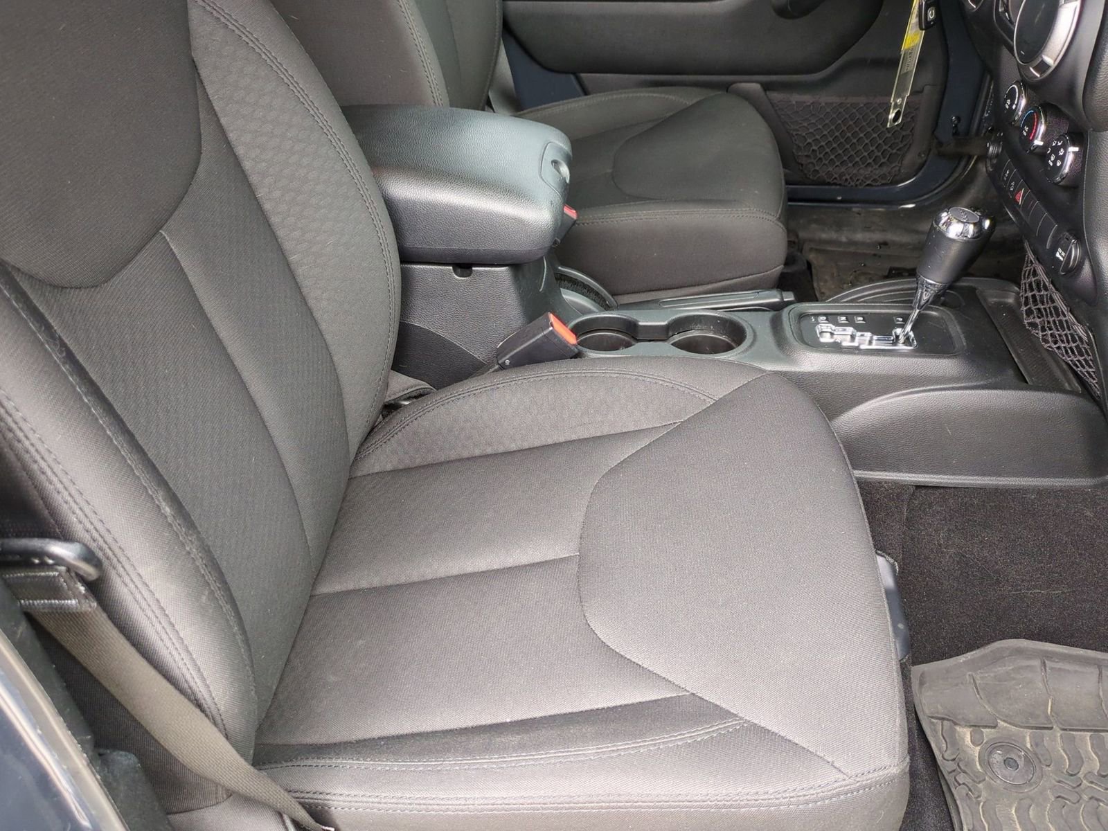 Used 2017 Jeep Wrangler Unlimited Willys image 27