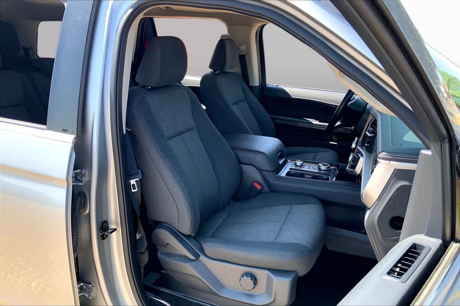 Used 2024 Ford Expedition XLT AWD/4WD image 9