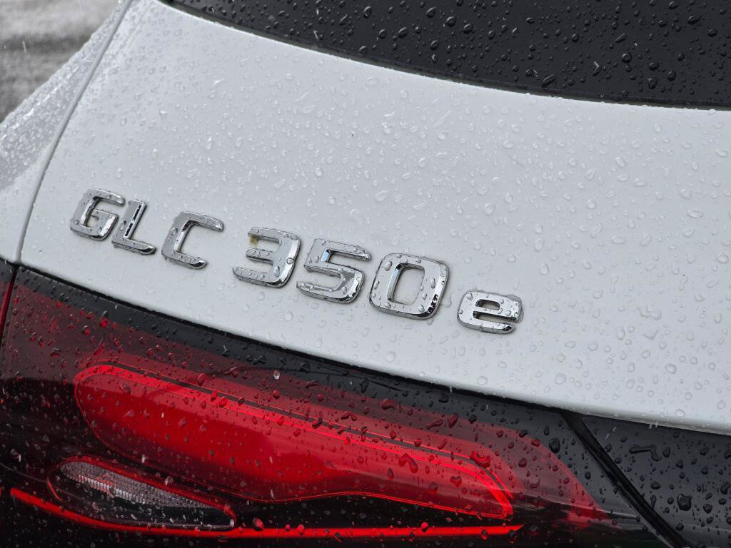 Used 2025 Mercedes-Benz GLC 350e 4MATIC w/ AMG Line image 32