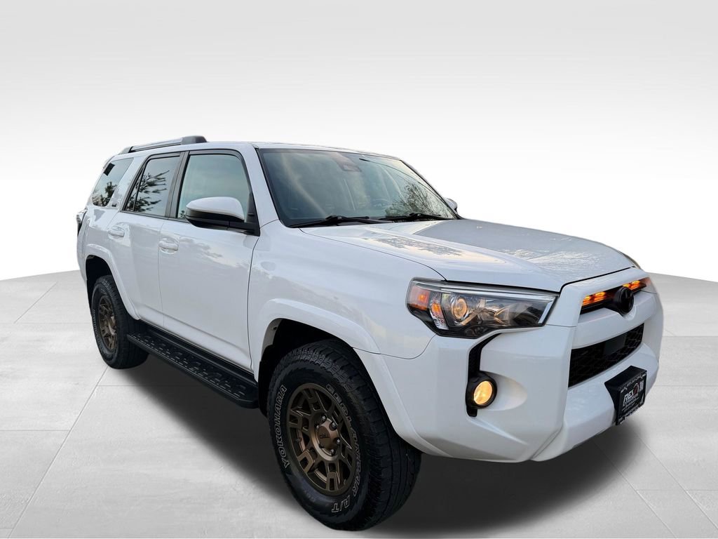 Used 2020 Toyota 4Runner SR5 AWD/4WD image 9