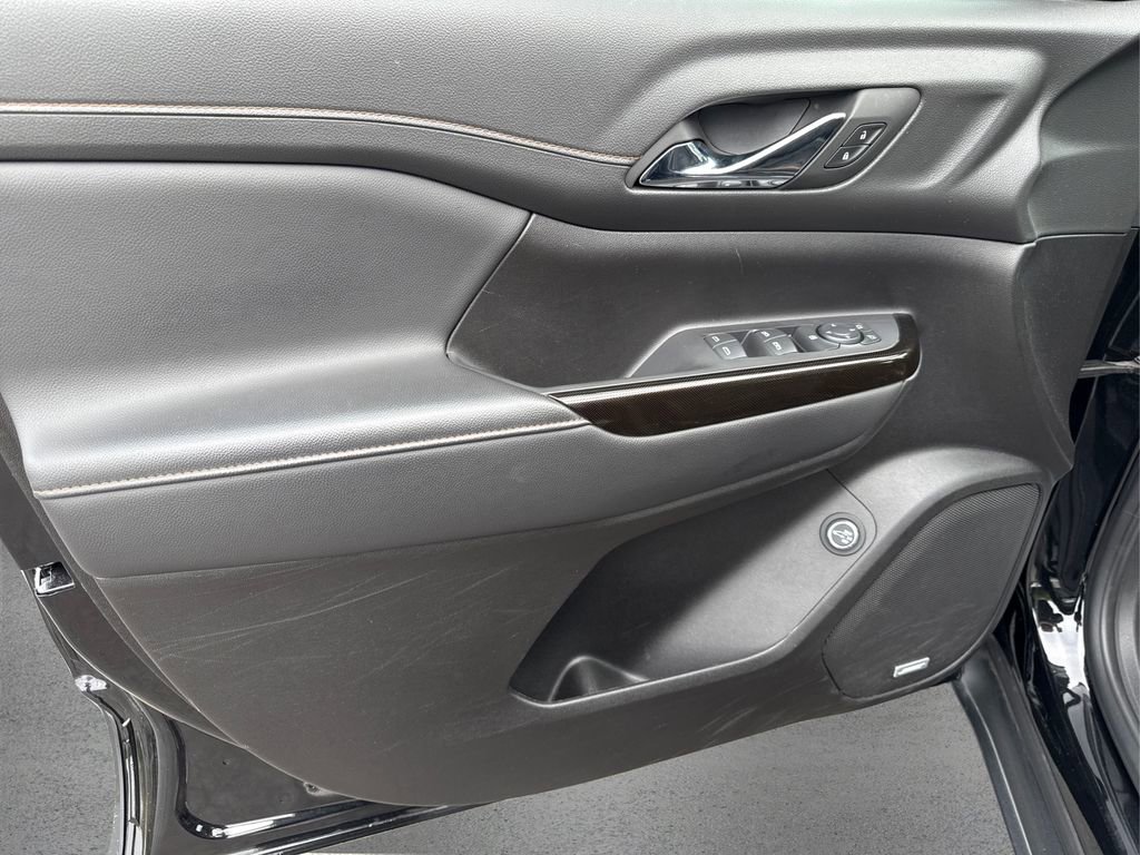 Used 2023 GMC Acadia AT4 image 25