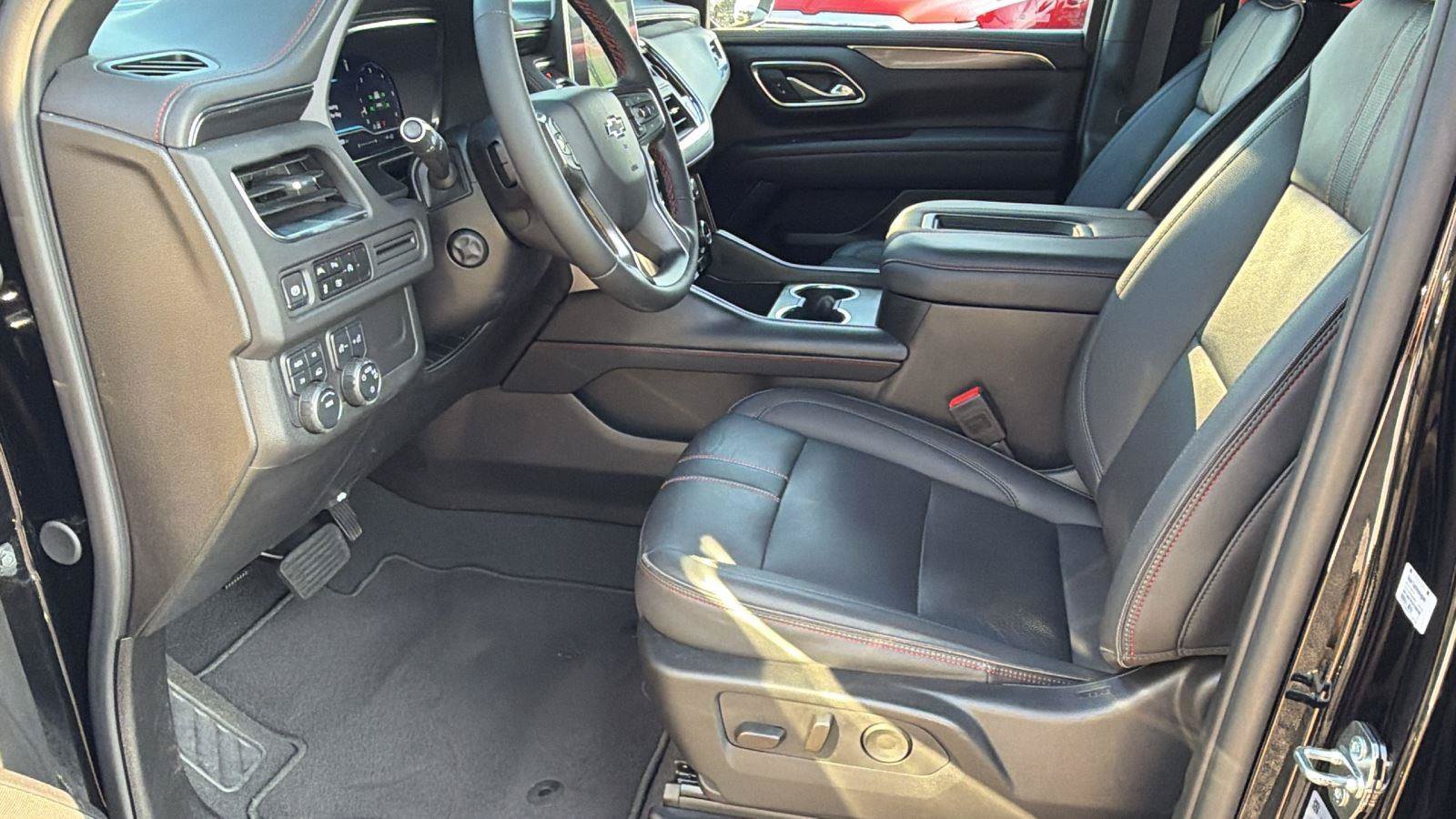 Used 2024 Chevrolet Suburban RST w/ Luxury Package AWD/4WD image 17