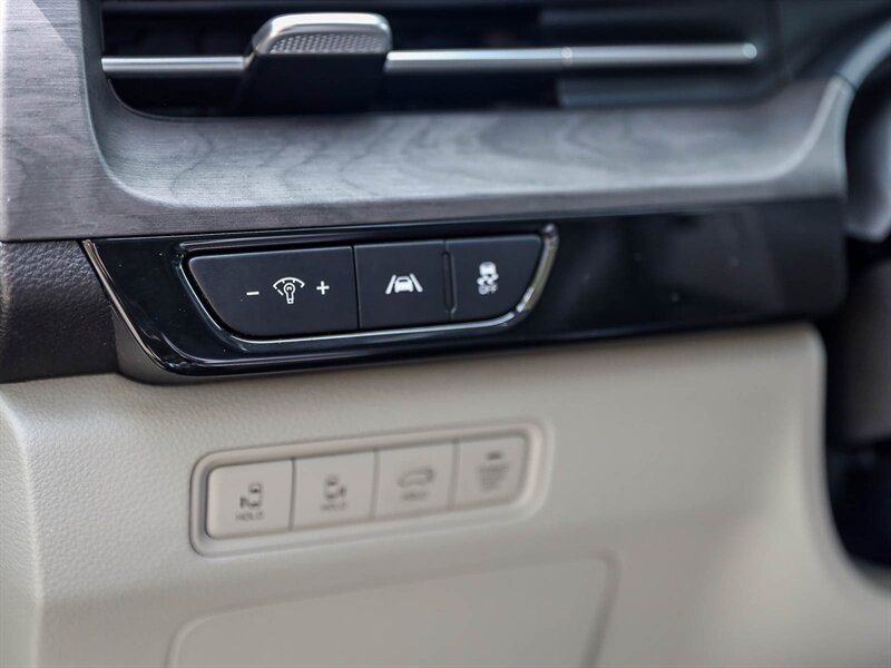 Used 2024 Kia Carnival EX FWD image 35