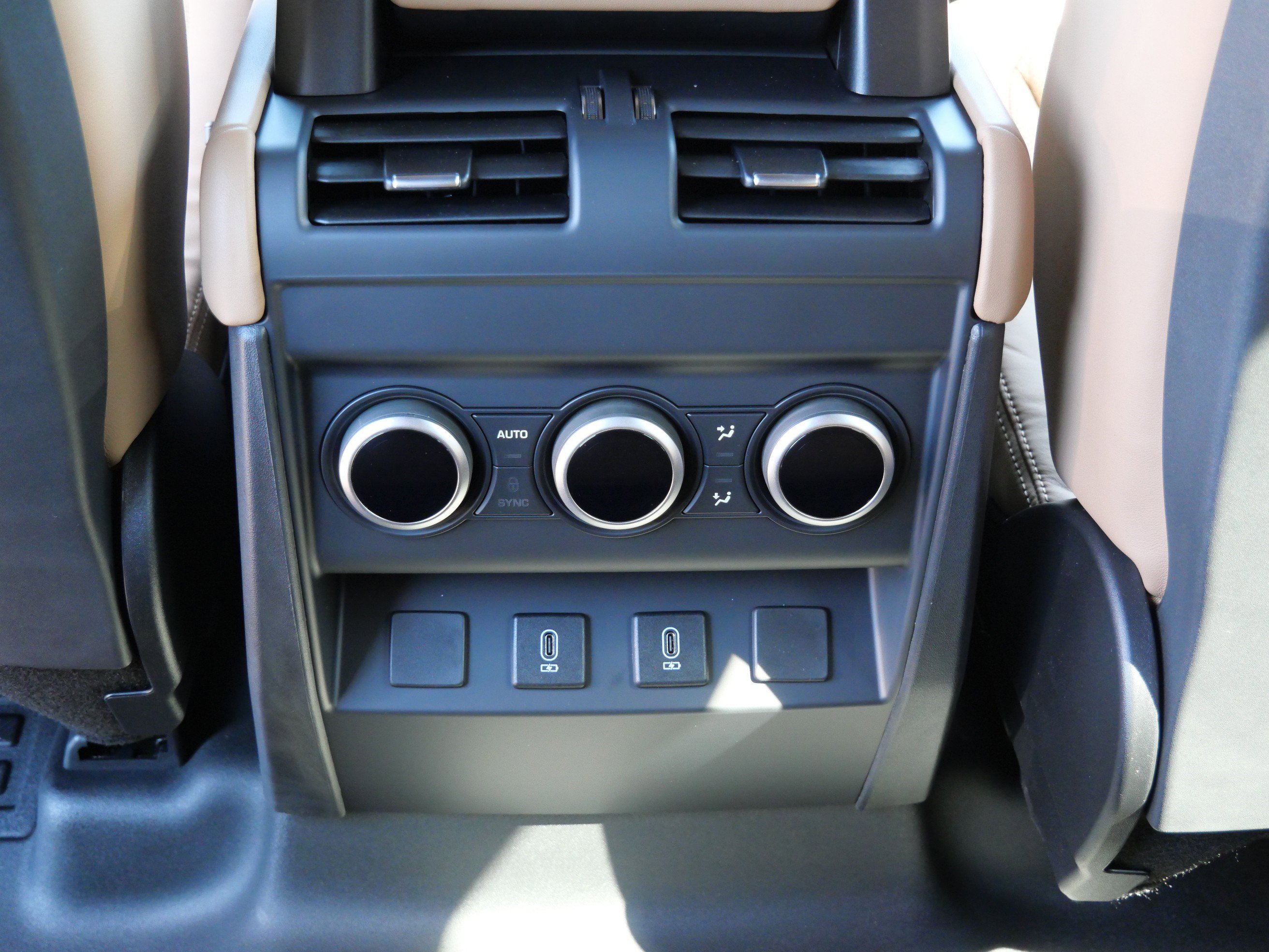 New 2026 Land Rover Defender 130 X-Dynamic SE AWD/4WD image 8