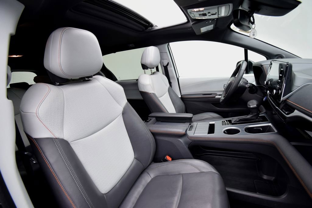 Used 2021 Toyota Sienna XSE w/ XSE Plus Package image 21