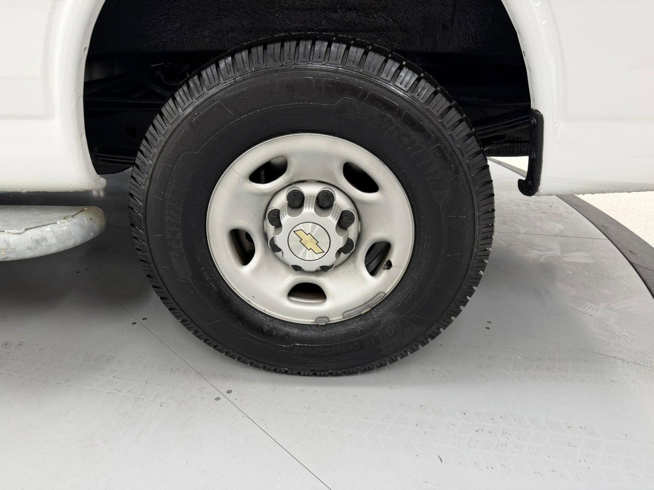 Used 2023 Chevrolet Express 2500 w/ Driver Convenience Package image 35