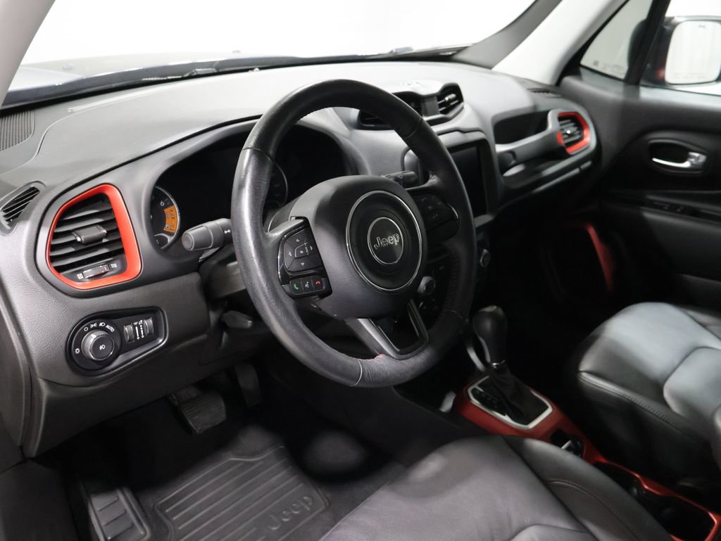 Used 2022 Jeep Renegade Trailhawk AWD/4WD image 15