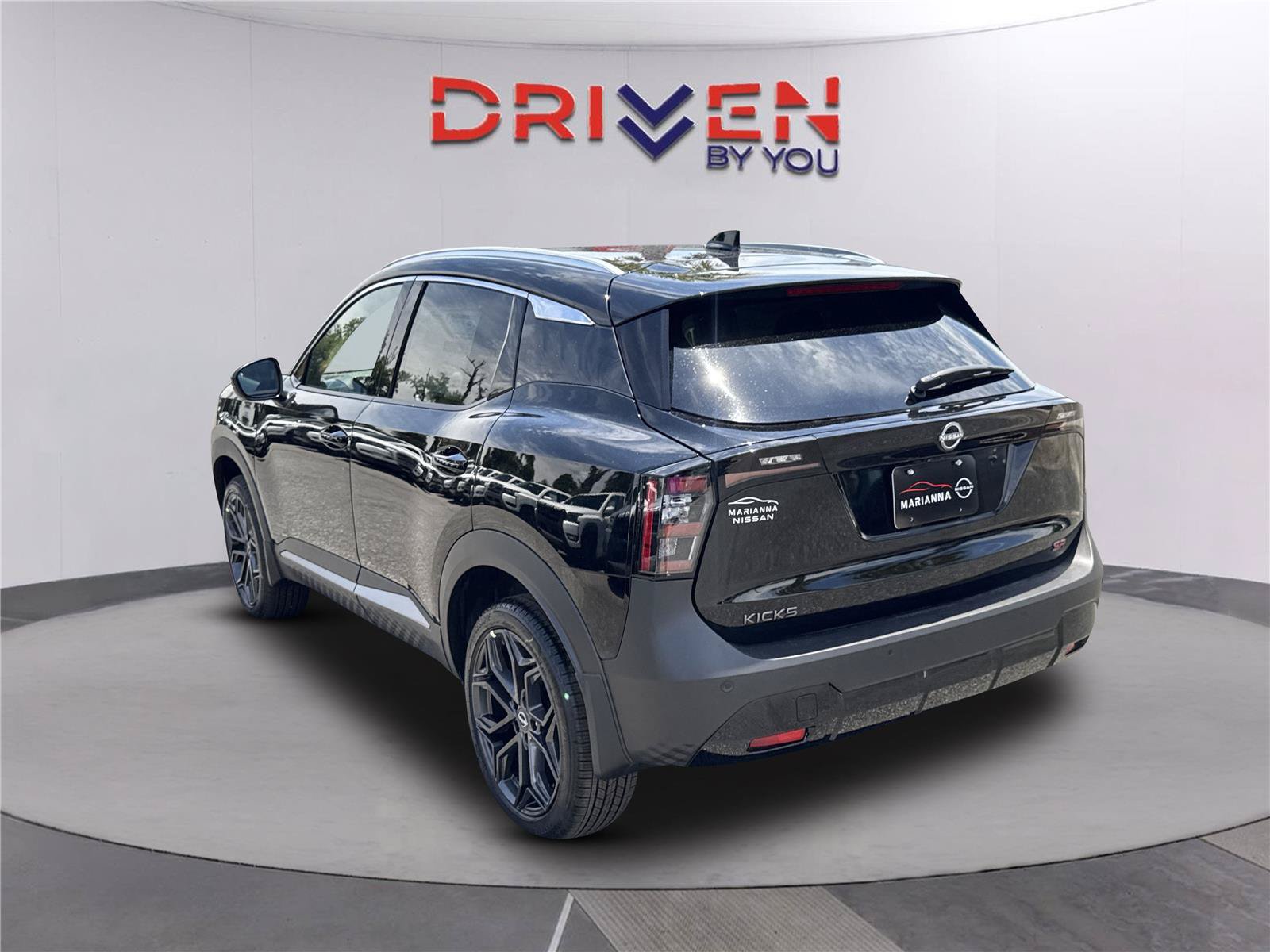 New 2026 Nissan Kicks SR FWD image 6