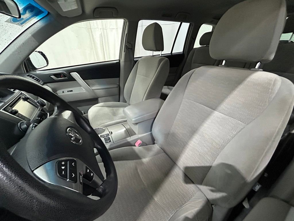 Used 2013 Toyota Highlander Base image 24