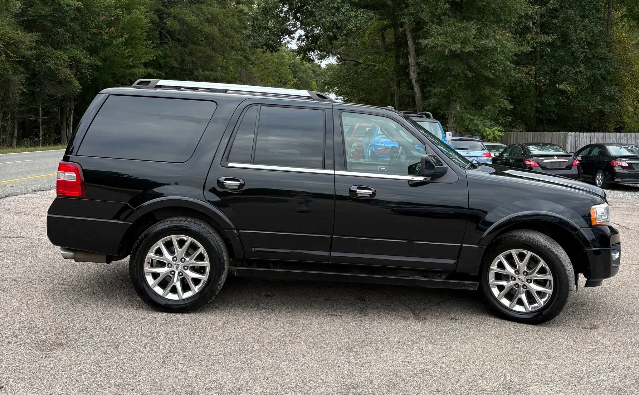 Used 2016 Ford Expedition Limited w/ Equipment Group 301A AWD/4WD image 7