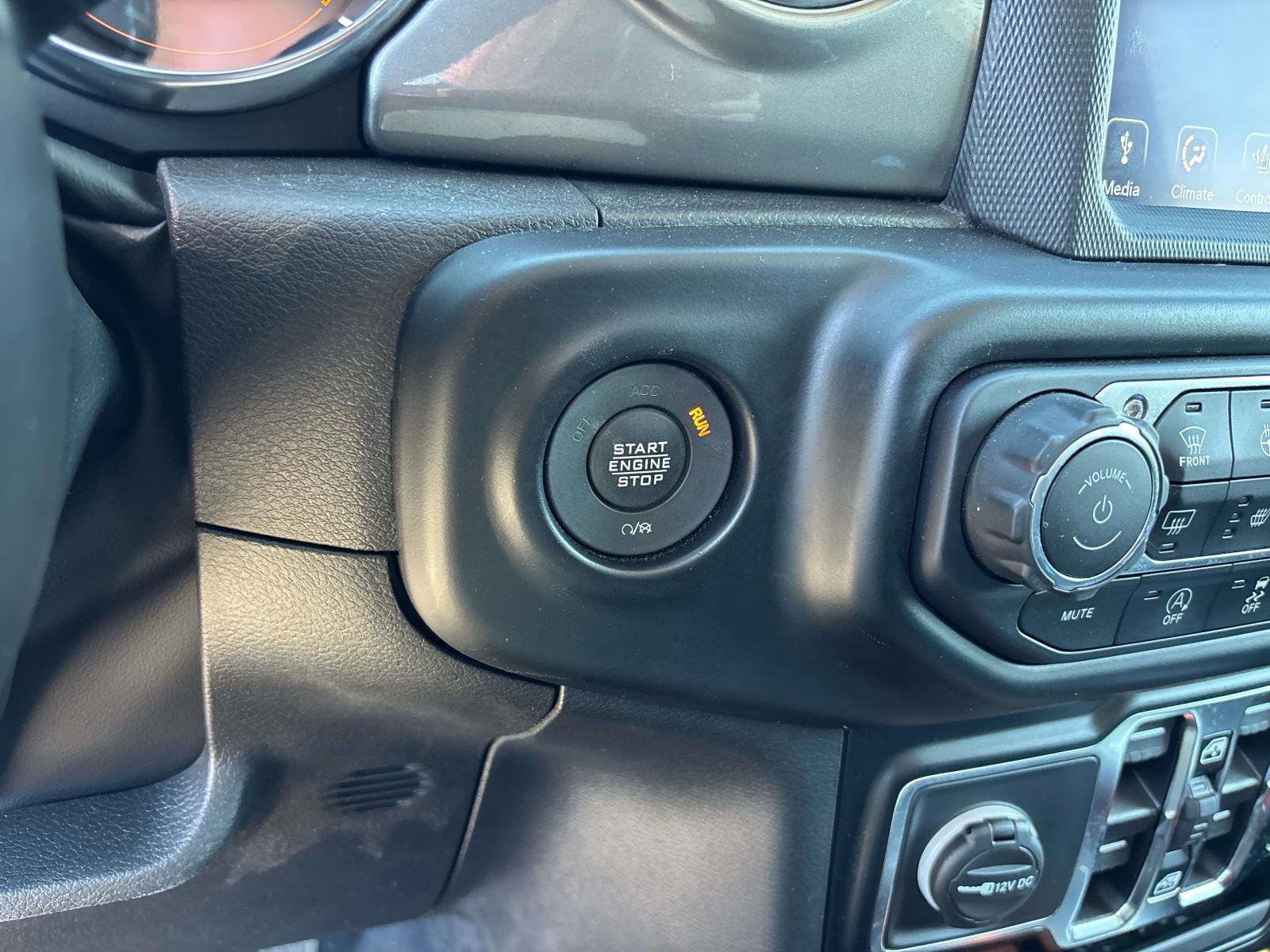 Certified 2022 Jeep Wrangler Unlimited Sahara w/ Cold Weather Group AWD/4WD image 25